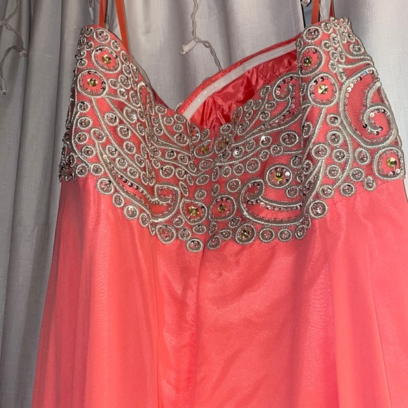 Coral Sequins Floor Length Prom Dress / Size 18 - Picture 3 of 4